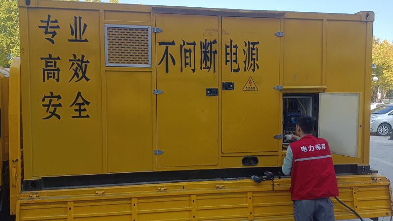 景宁柴油发电机组和UPS电源配合使用时，如何避免切换过程中的电力中断？